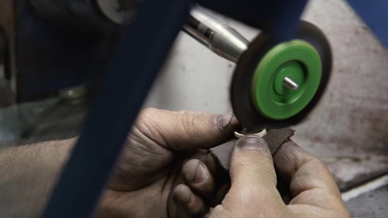 Traditional hand polishing Traditional hand polishing